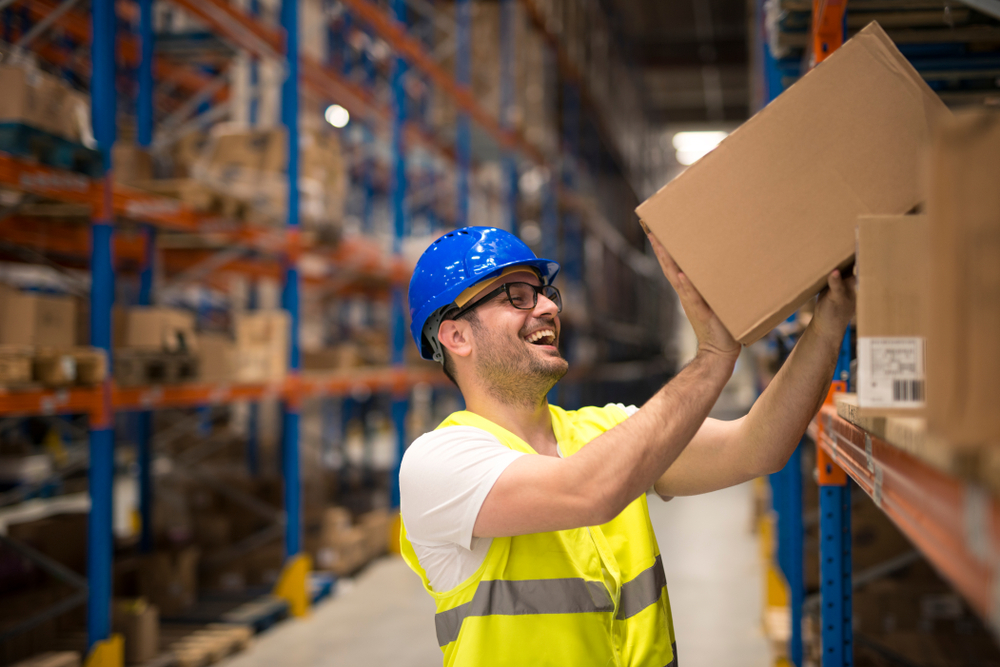 Lagerhelfer sind häufig Quereinsteiger, die im Lager arbeiten möchten.