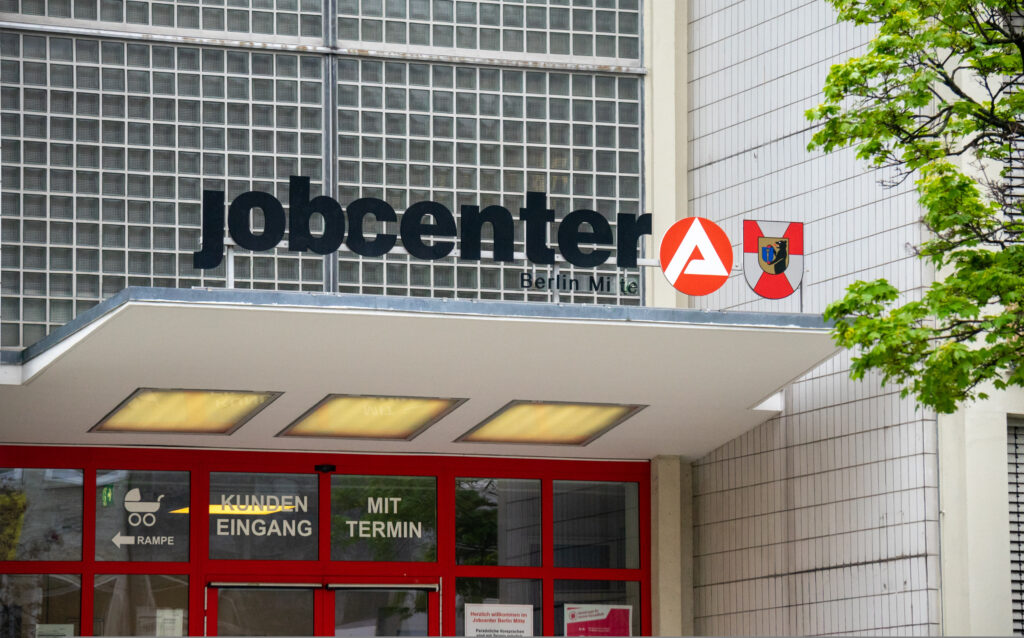 Große Auswahl an Jobcenter Jobs auf der Jobbörse JobMESH finden.