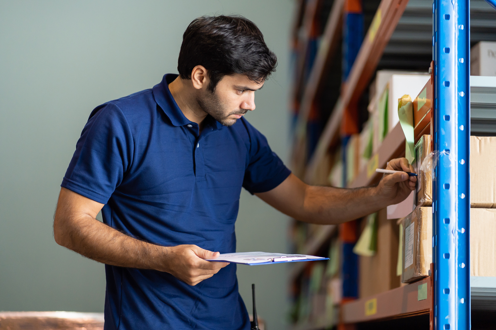 Neben dem Studium oder einer Ausbildung, Weiterbildung in Teilzeit als Lagerhelfer arbeiten.